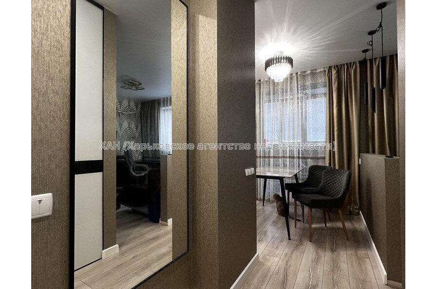 Продам квартиру, Драгоманова ул. , 1 кім., 37 м², капитальный ремонт 