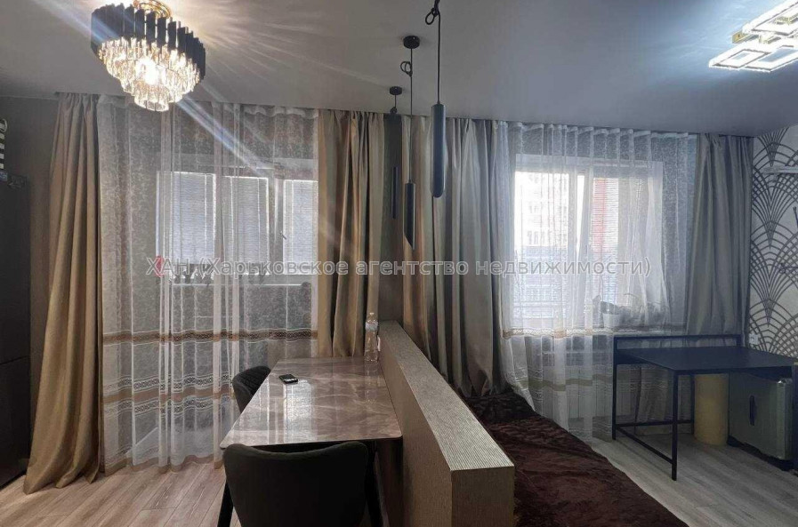 Продам квартиру, Драгоманова ул. , 1  ком., 37 м², капитальный ремонт 