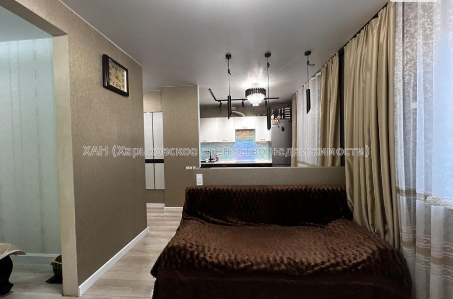 Продам квартиру, Драгоманова ул. , 1 кім., 37 м², капитальный ремонт 