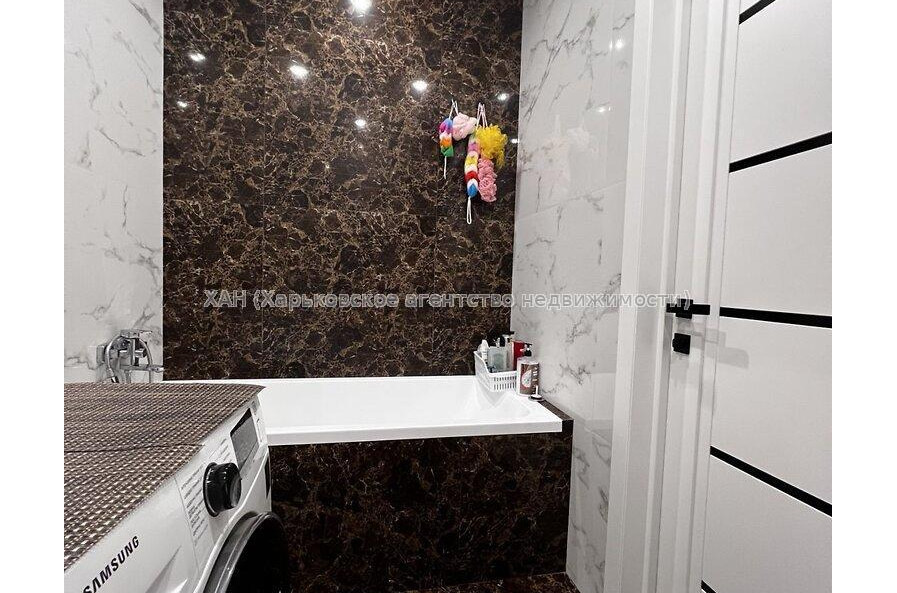 Продам квартиру, Драгоманова ул. , 1 кім., 37 м², капитальный ремонт 