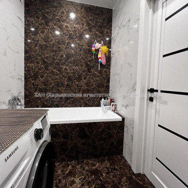 Продам квартиру, Драгоманова ул. , 1  ком., 37 м², капитальный ремонт 