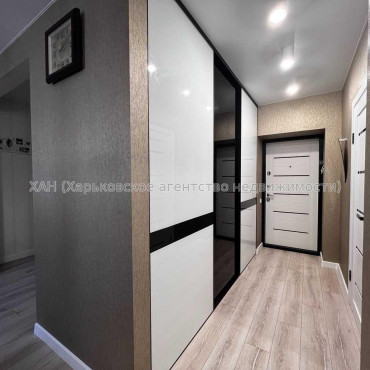 Продам квартиру, Драгоманова ул. , 1  ком., 37 м², капитальный ремонт 