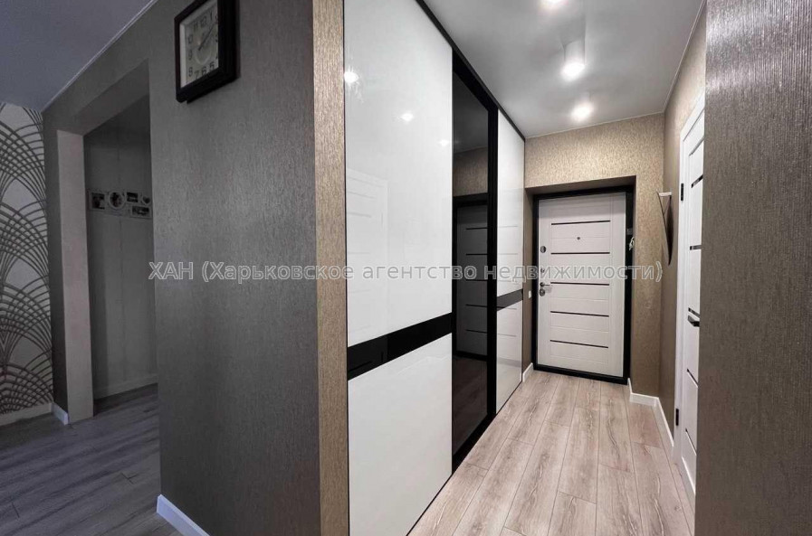 Продам квартиру, Драгоманова ул. , 1  ком., 37 м², капитальный ремонт 