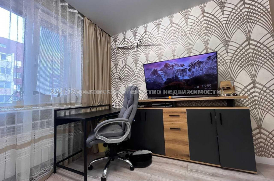 Продам квартиру, Драгоманова ул. , 1  ком., 37 м², капитальный ремонт 