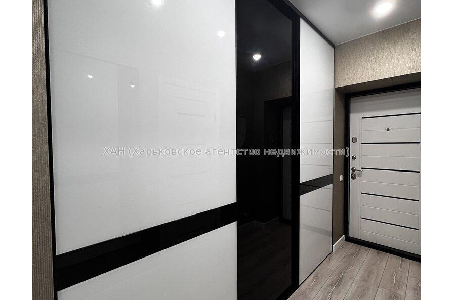 Продам квартиру, Драгоманова ул. , 1 кім., 37 м², капитальный ремонт 