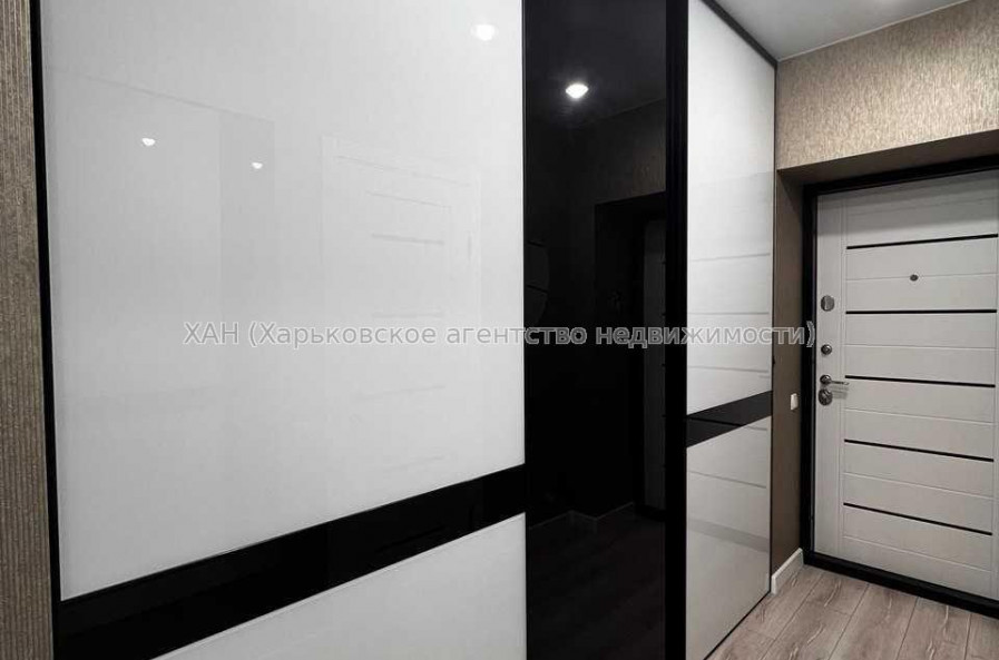 Продам квартиру, Драгоманова ул. , 1  ком., 37 м², капитальный ремонт 