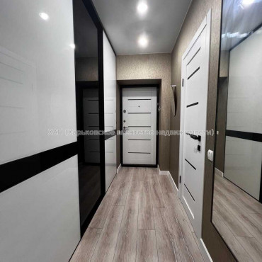 Продам квартиру, Драгоманова ул. , 1  ком., 37 м², капитальный ремонт 