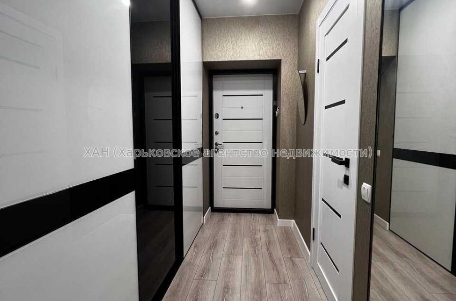 Продам квартиру, Драгоманова ул. , 1  ком., 37 м², капитальный ремонт 