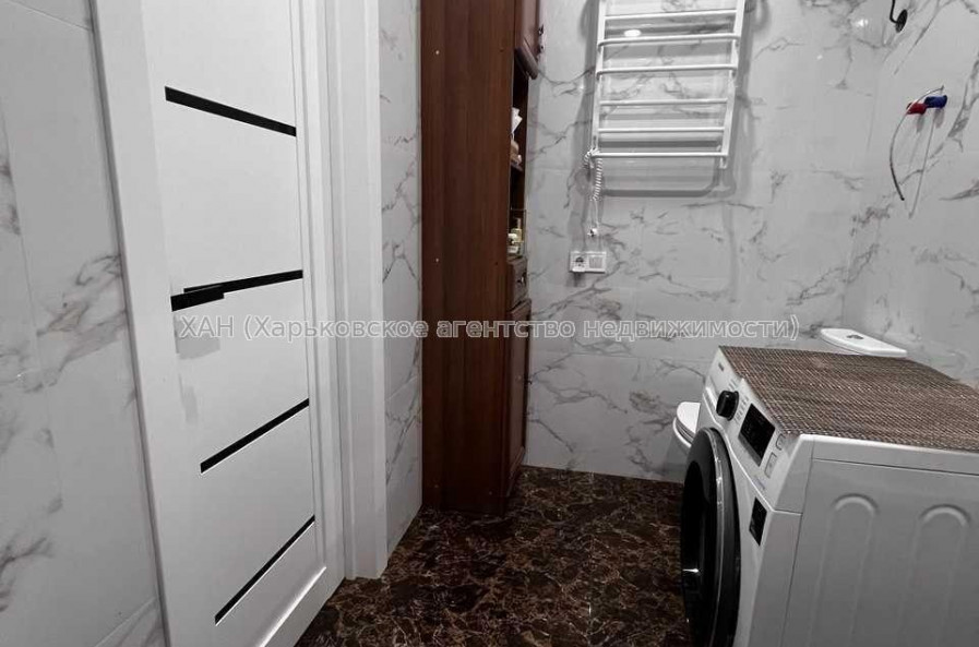 Продам квартиру, Драгоманова ул. , 1  ком., 37 м², капитальный ремонт 