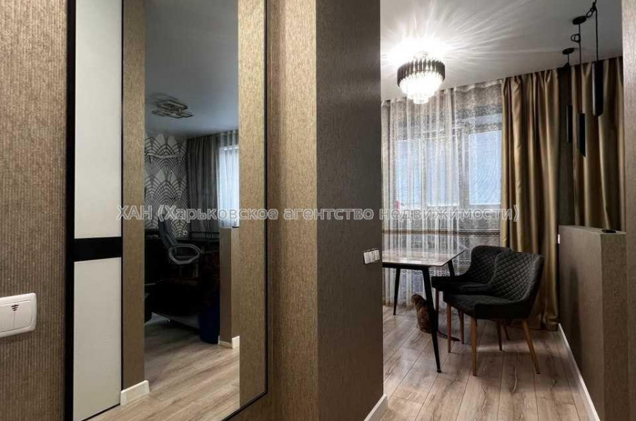 Продам квартиру, Драгоманова ул. , 1  ком., 37 м², капитальный ремонт 