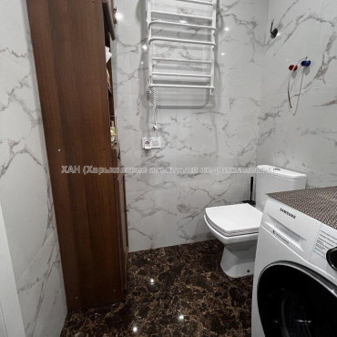 Продам квартиру, Драгоманова ул. , 1  ком., 37 м², капитальный ремонт 