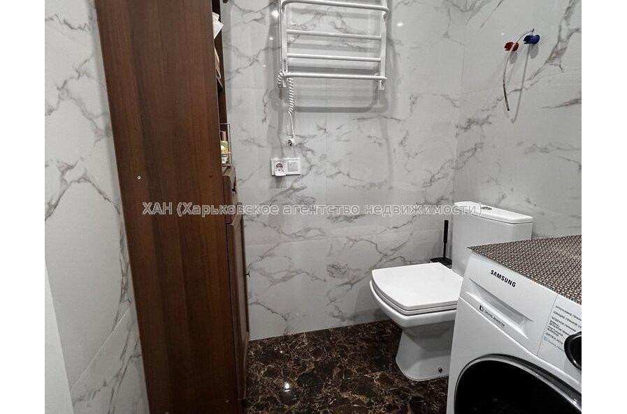 Продам квартиру, Драгоманова ул. , 1  ком., 37 м², капитальный ремонт 