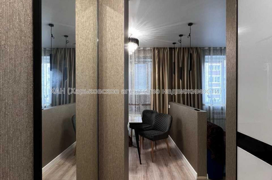 Продам квартиру, Драгоманова ул. , 1  ком., 37 м², капитальный ремонт 