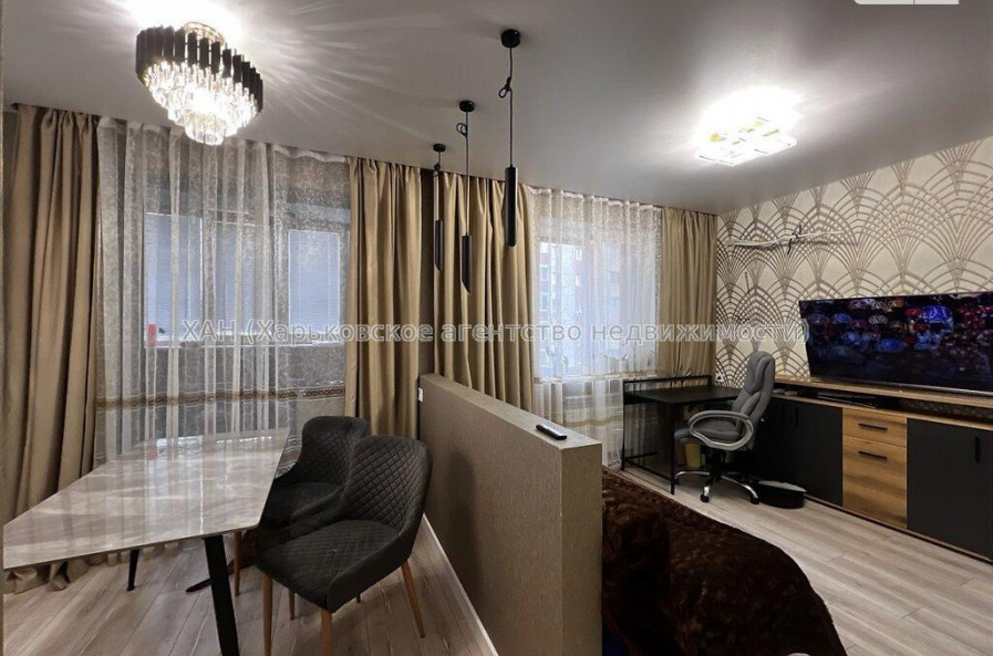 Продам квартиру, Драгоманова ул. , 1 кім., 37 м², капитальный ремонт 