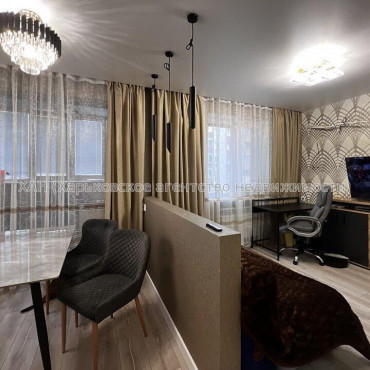 Продам квартиру, Драгоманова ул. , 1  ком., 37 м², капитальный ремонт 