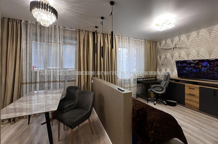 Продам квартиру, Драгоманова ул. , 1  ком., 37 м², капитальный ремонт 