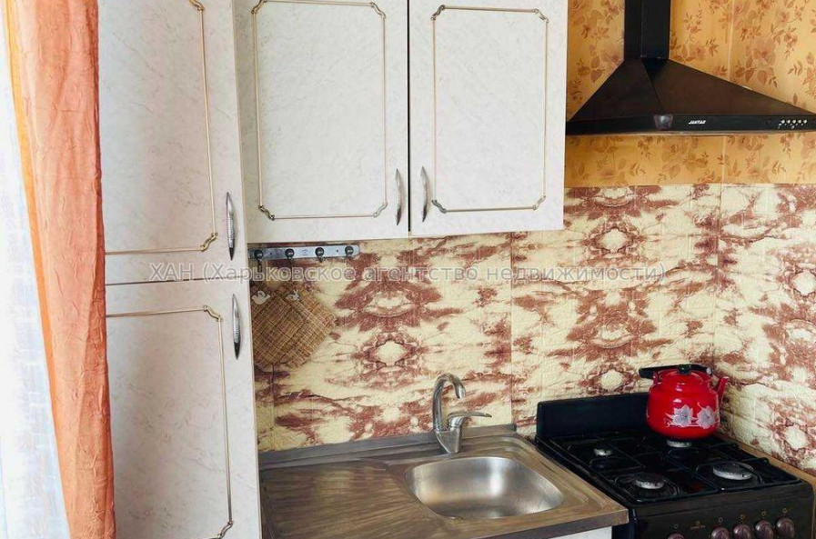 Продам квартиру, Валентиновская ул. , 1 кім., 26 м², косметический ремонт 