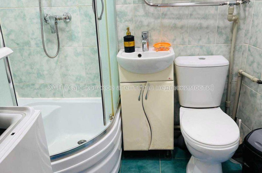 Продам квартиру, Валентиновская ул. , 1 кім., 26 м², косметический ремонт 