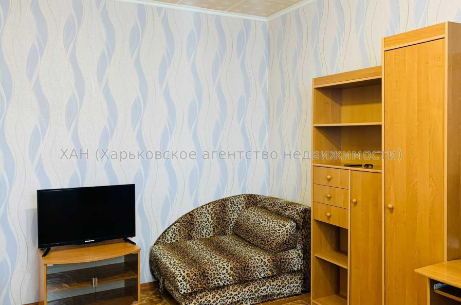 Продам квартиру, Валентиновская ул. , 1 кім., 26 м², косметический ремонт 