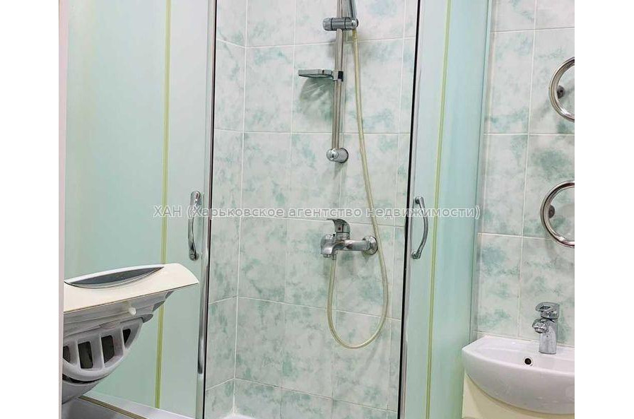Продам квартиру, Валентиновская ул. , 1 кім., 26 м², косметический ремонт 