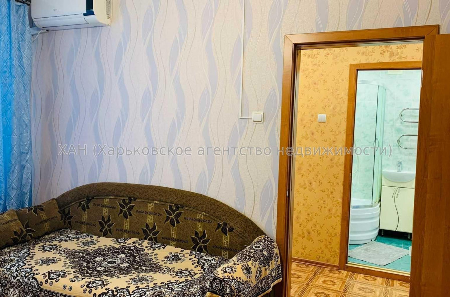 Продам квартиру, Валентиновская ул. , 1 кім., 26 м², косметический ремонт 