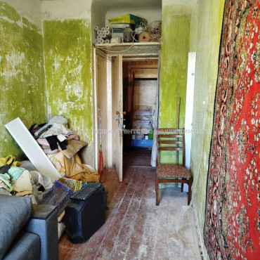 Продам квартиру, Василия Мельникова ул. , 2 кім., 30 м², без ремонта 