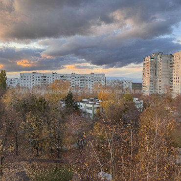 Продам квартиру, Победы просп. , 3 кім., 64.90 м², косметический ремонт 