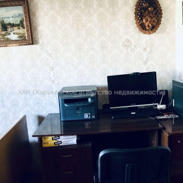 Продам квартиру, Победы просп. , 3 кім., 64.90 м², косметический ремонт 