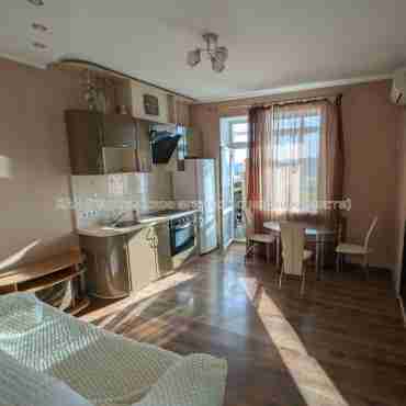 Продам квартиру, Победы просп. , 1  ком., 50 м², капитальный ремонт 