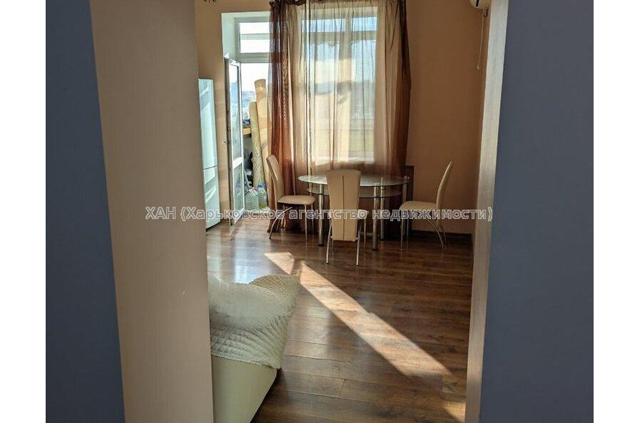 Продам квартиру, Победы просп. , 1  ком., 50 м², капитальный ремонт 