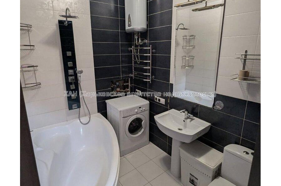 Продам квартиру, Победы просп. , 1  ком., 50 м², капитальный ремонт 
