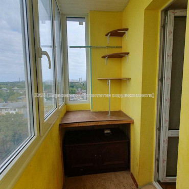 Продам квартиру, Харьковских Дивизий ул. , 3 кім., 65 м², косметический ремонт 