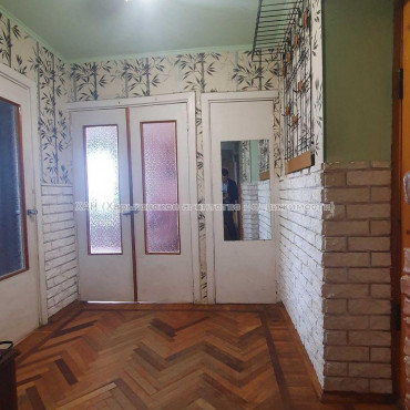 Продам квартиру, Харьковских Дивизий ул. , 3 кім., 65 м², косметический ремонт 