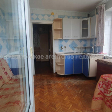 Продам квартиру, Харьковских Дивизий ул. , 3 кім., 65 м², косметический ремонт 