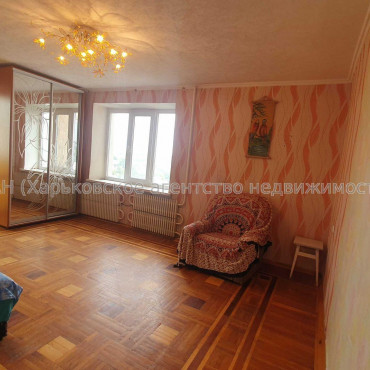 Продам квартиру, Харьковских Дивизий ул. , 3 кім., 65 м², косметический ремонт 