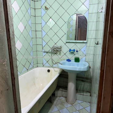 Продам квартиру, Тарасовская ул. , 3 кім., 65.20 м², без ремонта 