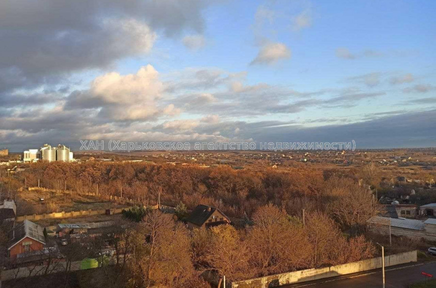 Продам квартиру, Драгоманова ул. , 2 кім., 72.85 м², капитальный ремонт 