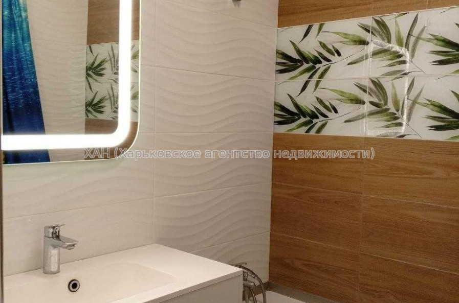 Продам квартиру, Драгоманова ул. , 2 кім., 72.85 м², капитальный ремонт 