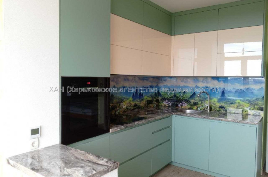 Продам квартиру, Драгоманова ул. , 2 кім., 72.85 м², капитальный ремонт 