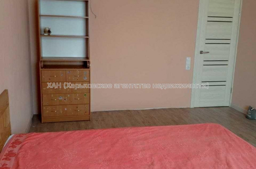 Продам квартиру, Драгоманова ул. , 2 кім., 72.85 м², капитальный ремонт 