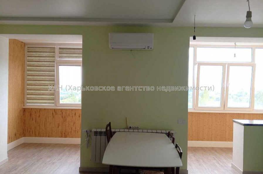 Продам квартиру, Драгоманова ул. , 2 кім., 72.85 м², капитальный ремонт 