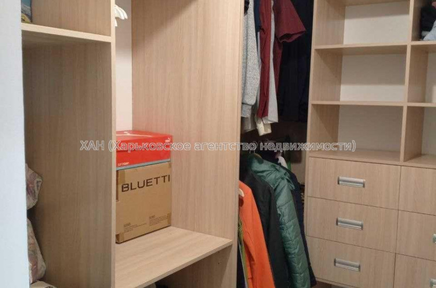 Продам квартиру, Драгоманова ул. , 2 кім., 72.85 м², капитальный ремонт 