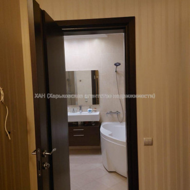 Продам квартиру, Барабашова академика ул. , 4  ком., 130 м², авторский дизайн 