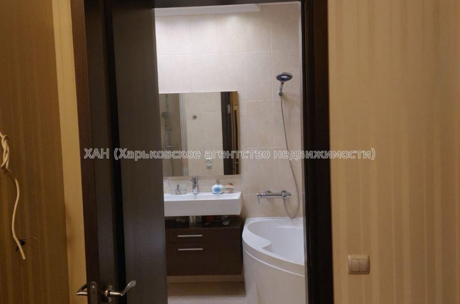Продам квартиру, Барабашова академика ул. , 4  ком., 130 м², авторский дизайн 