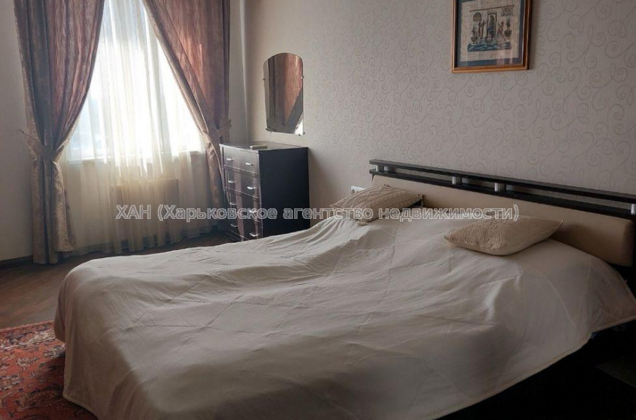 Продам квартиру, Барабашова академика ул. , 4  ком., 130 м², авторский дизайн 