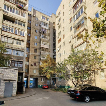 Продам квартиру, Славянская ул. , 3 кім., 63.50 м², косметический ремонт 