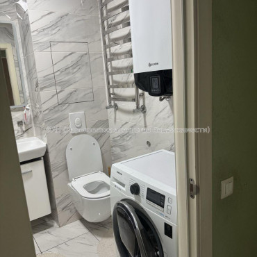 Продам квартиру, Ляпунова ул. , 4  ком., 80 м², капитальный ремонт 