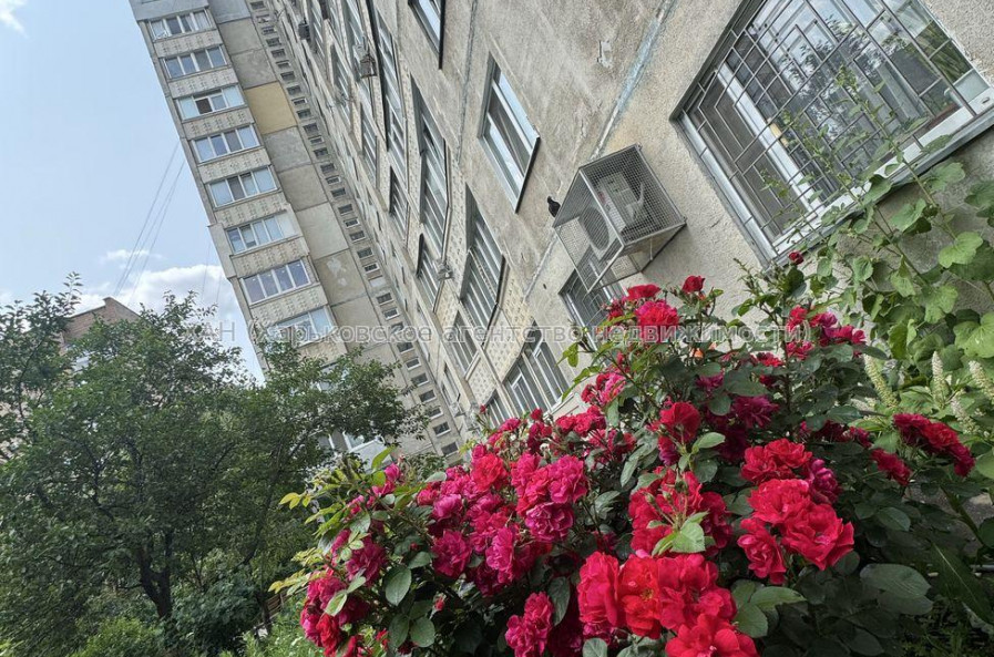 Продам квартиру, Ляпунова ул. , 4  ком., 80 м², капитальный ремонт 