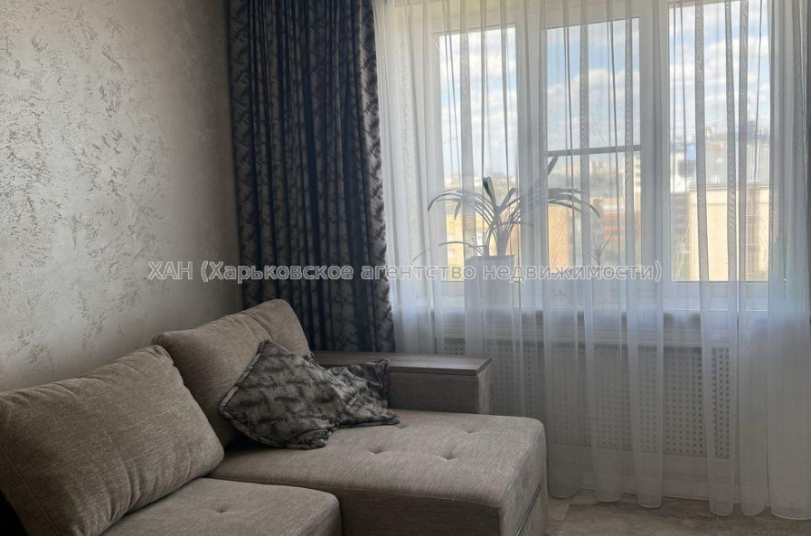 Продам квартиру, Ляпунова ул. , 4  ком., 80 м², капитальный ремонт 