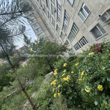 Продам квартиру, Ляпунова ул. , 4  ком., 80 м², капитальный ремонт 